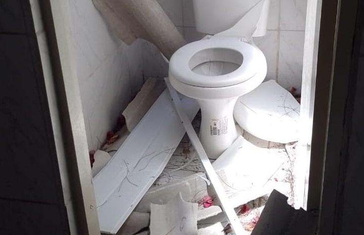 Banheiro de clube municipal em Paulista é destruído após ação de vândalos