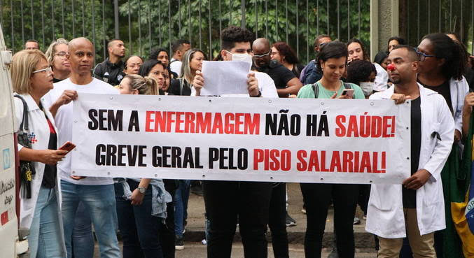 Enfermeiros vão às ruas contra Governo Lula e demais Poderes por impasse no piso salarial da classe
