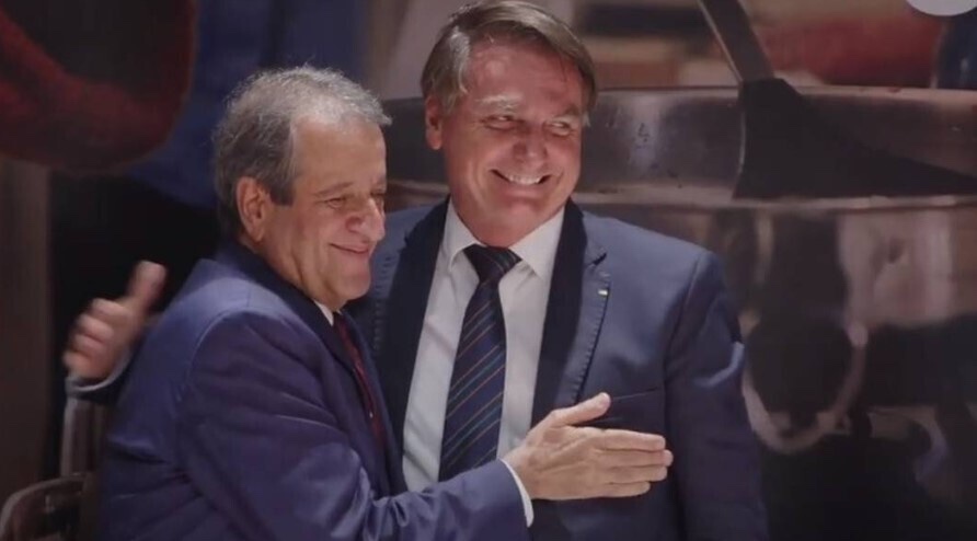 Voltando com tudo: Bolsonaro assumirá a presidência de honra do PL e comandará oposição no Brasil; Veja salário