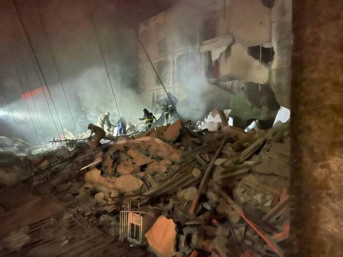 Desabamento em Olinda: Vizinhos escutaram gritos e choros das pessoas entre os escombros