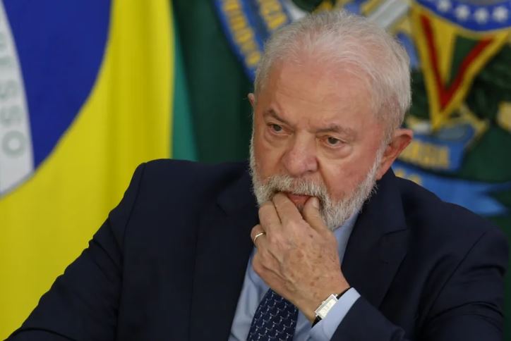 Governo Lula chega a 100 dias à beira de um colapso