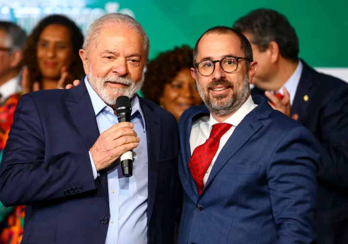 Acredite se quiser: Lula assina decreto para criar conselho de combate à corrupção