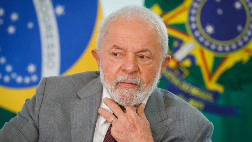 Com medo de nova derrota, Lula atende congresso e revoga decretos sobre saneamento