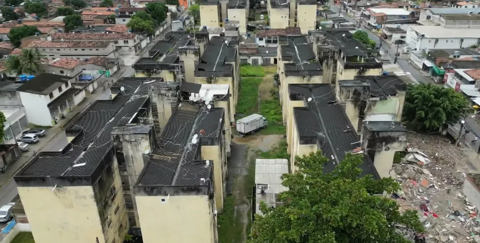 Defesa Civil de Paulista recomenda demolição de 14 prédios do Conjunto Beira-Mar