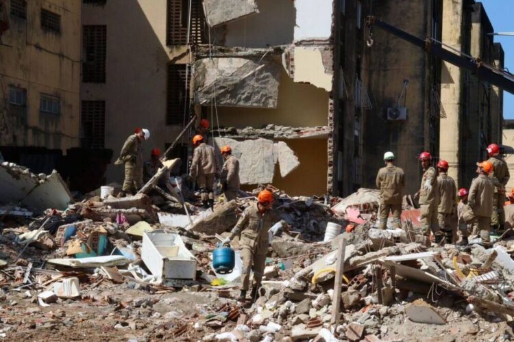 Bombeiros encontram os últimos três corpos nos escombros de prédio no Janga, totalizando 14 mortes