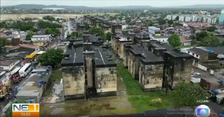 Um mês após desabamento de prédio, moradores seguem sem apoio em Paulista