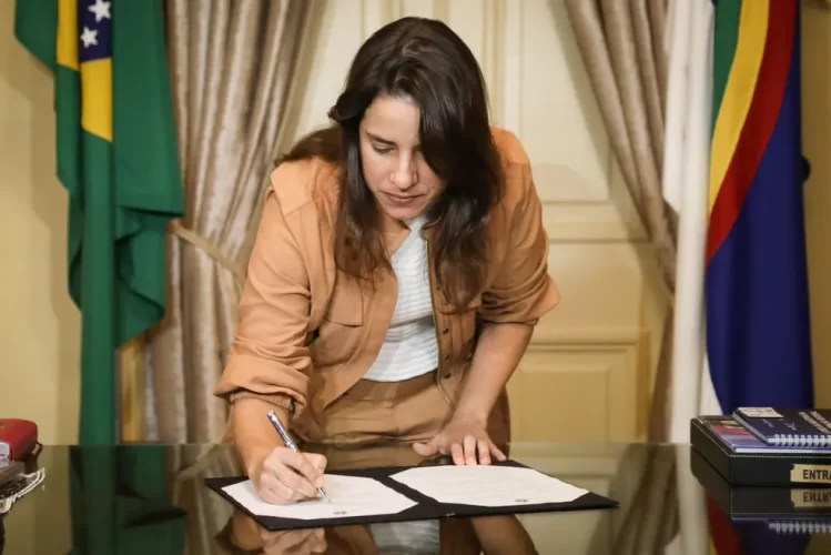 Governadora Raquel Lyra exonera 14 funcionárias da Secretaria da Mulher de uma só vez