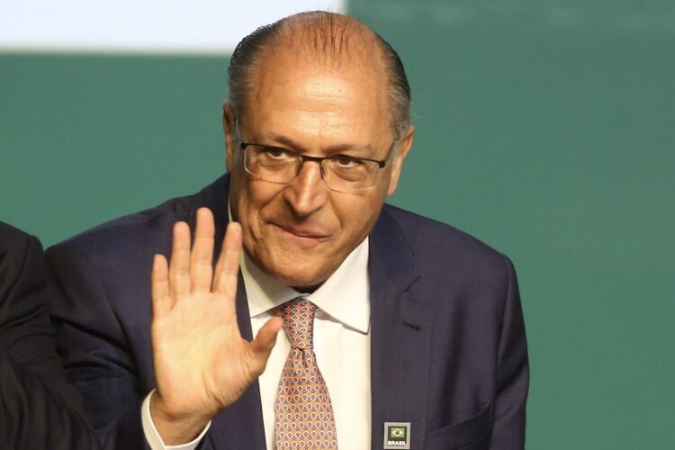 ABSURDO: Alckmin vai receber membro do Partido Comunista da China no Itamaraty