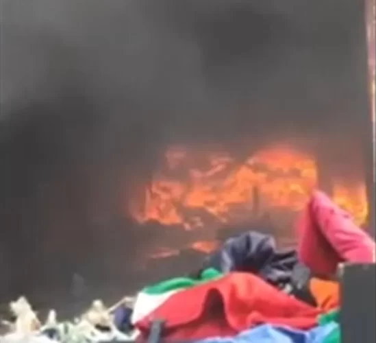 Incêndio atinge loja de roupas no centro do Recife; VÍDEO