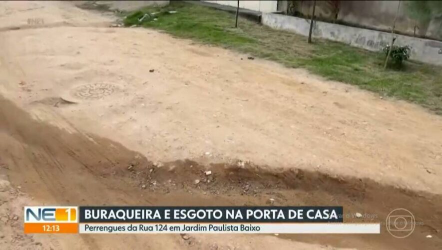 Moradores de Jardim Paulista Baixo reclamam de rua esburacada e cheia de esgoto; VEJA VÍDEO COMPLETO