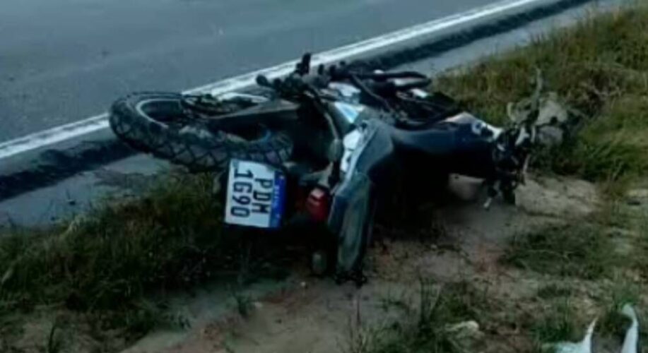 Motociclista fica ferida após colidir com carro na BR-101, em Paulista