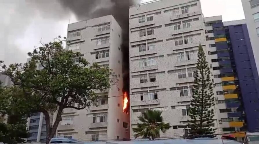 Incêndio atinge apartamento em Boa Viagem, Zona Sul do Recife