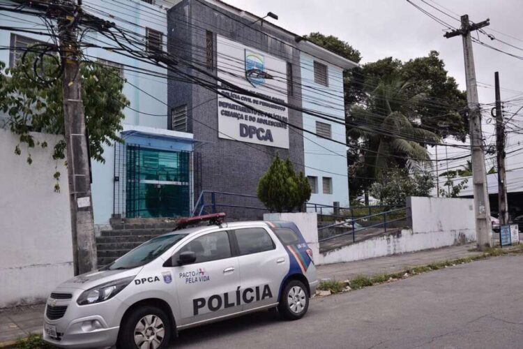 Briga familiar tem adolescente dirigindo carro na contramão, mulher atropelada e homem ferido à bala perdida em Olinda