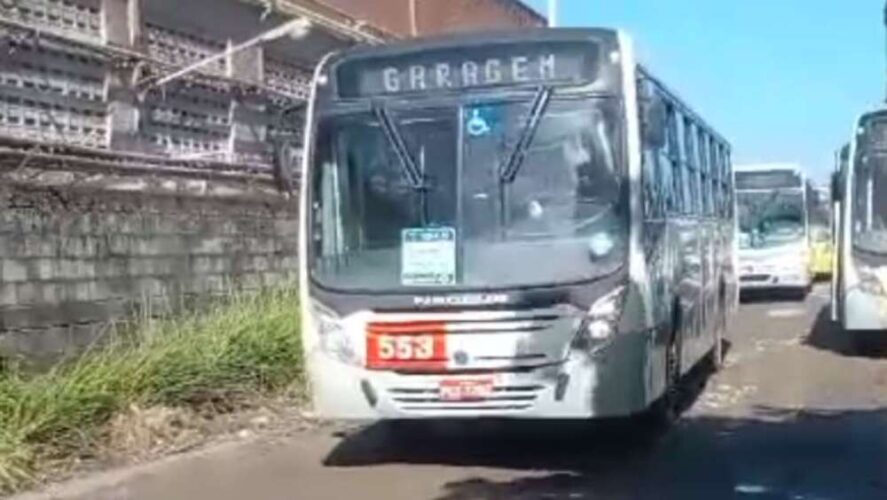 Rodoviários finalizam protesto e ônibus da Borborema voltam a rodar no Grande Recife