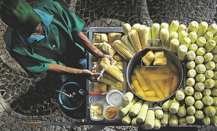 Mais de 500 mil brasileiros vendem comida nas ruas