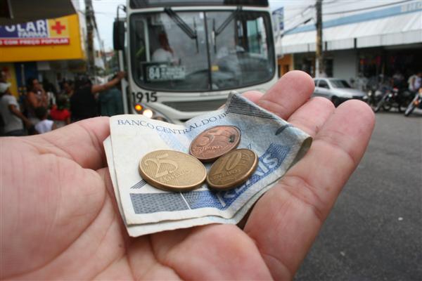 Aumento de tarifas de ônibus na RMR segue suspenso