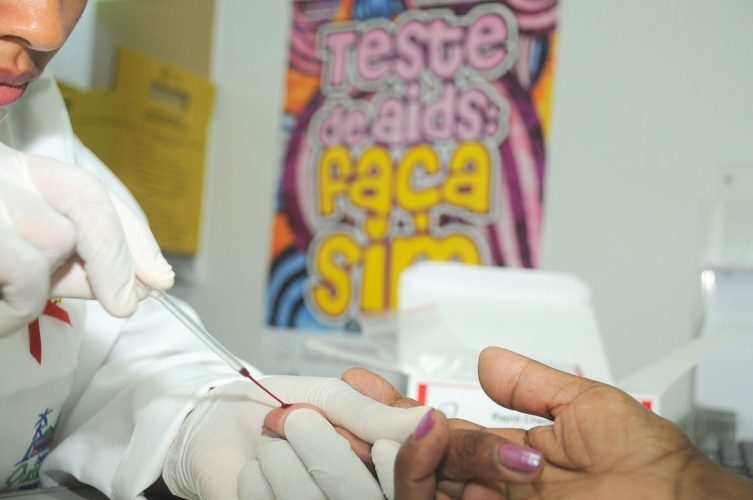 Um em cada 10 testes rápidos de sífilis feitos no carnaval do Recife tem resultado positivo