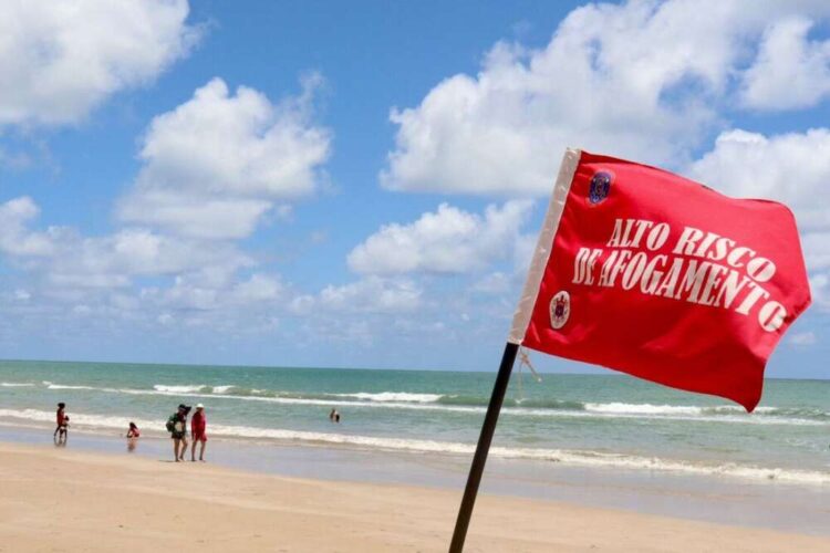 Corpo de jovem vítima de afogamento é encontrado na Praia de Maria Farinha neste domingo (7)